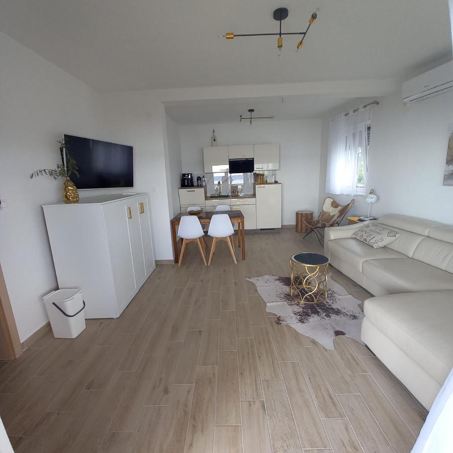 Apartmani Tin スタリグラード エクステリア 写真