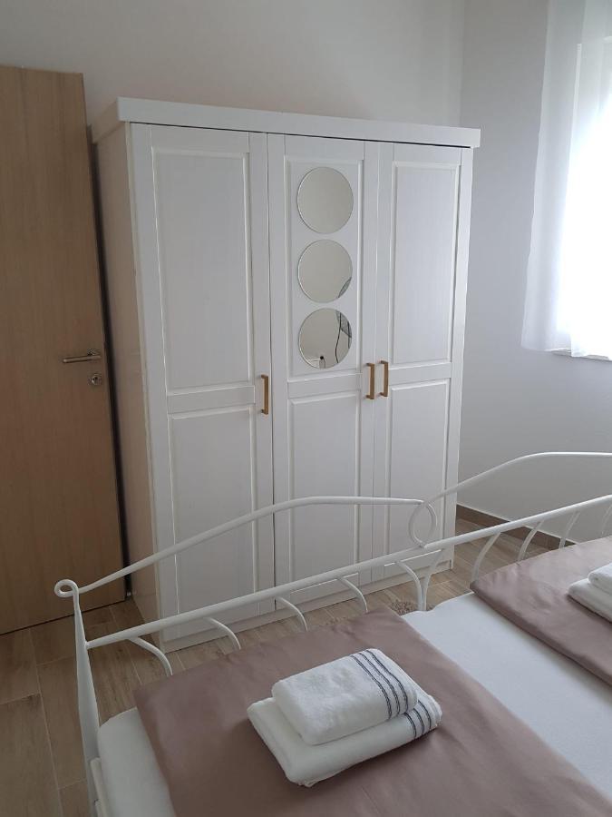 Apartmani Tin スタリグラード エクステリア 写真